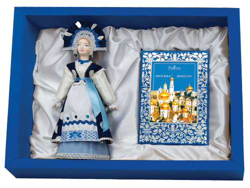 Набор "Гжельские мотивы": кукла декоративная, шоколадные конфеты "Конфаэль", белый/синий